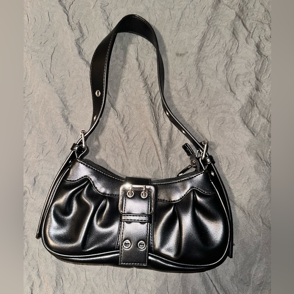 SOLLDDD Black Leather Shoulder Bag